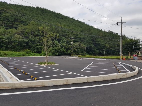 지난해 준공한 장마면 미구마을 공영주차장. *재판매 및 DB 금지