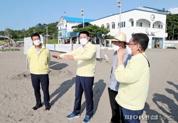 [동정] 안동우 제주시장, ‘폐장’ 해수욕장 현장 점검