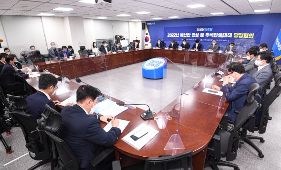 24일 오전 국회에서 2022년 예산안 편성 및 추석민생대책 당정협의가 열리고 있다. 2021.8.24/뉴스1 © News1 오대일 기자