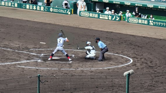 교토국제고 선수들이 24일 일본 효고현 한신 타이거즈 구장에서 여름 고시엔 16강전을 치르고 있다. 이 학교 야구팀은 이날 8강 진출을 확정했다. 사진=교토국제고 제공