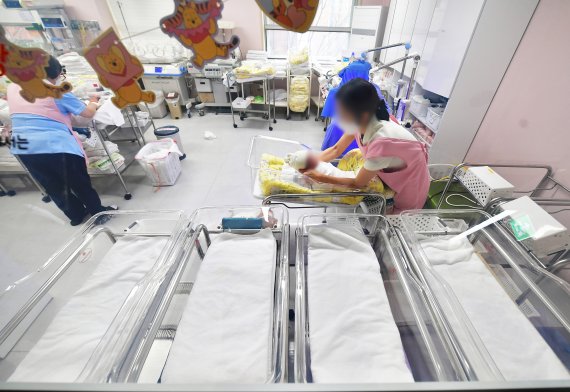경기 수원시 한 병원 신생아실의 모습.뉴시스
