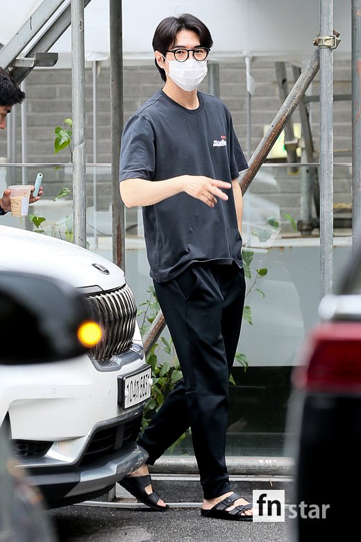 [포토] 데니안, '샌들 신고도 폼나게'