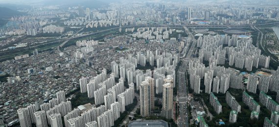 서울 송파구 롯데월드타워 서울스카이에서 바라본 서울시내의 모습. /뉴스1 © News1