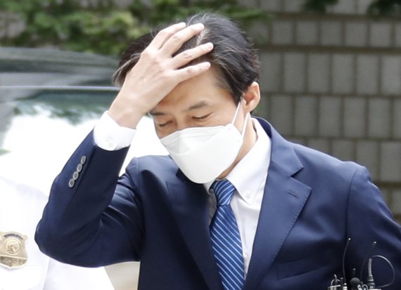 조국 전 법무부 장관이 지난 7월 서울 서초구 중앙지방법원에서 열린 공판에 출석하고 있다. 뉴스1 제공