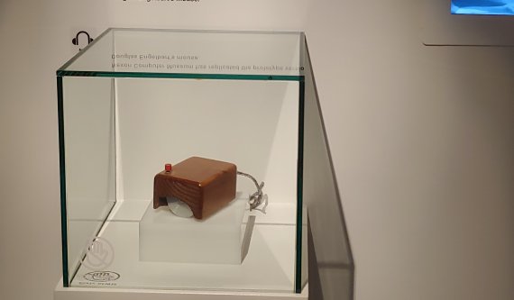 세계 최초의 마우스인 엥겔바트 마우스. 1964년에 개발된 것으로 외장은 나무로 만들어졌다. 사진=김만기 기자