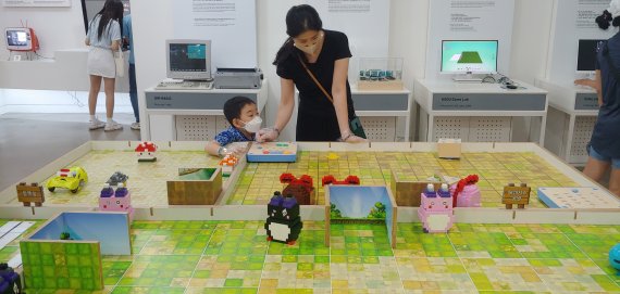 모든 연령이 쉽고 재미있게 오조봇, 스페로, 큐베토, 대쉬 등 코딩 로봇과 블록 코딩을 경험해볼 수 있다. 사진=김만기 기자