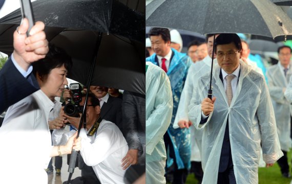 [서울=뉴시스] 왼쪽은 2012년 박근혜 당시 새누리당 대통령 후보가 우산을 들고 기자들의 질문에 답하는 모습. 오른쪽은 2015년 황교안 당시 국무총리가 우산을 들고 '순천만정원 국가정원 지정 선포식' 행사장을 떠나는 모습. 2021.08.27.