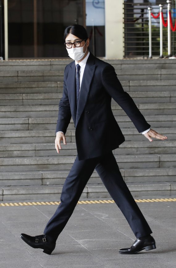 ‘싱크홀’ 주연 배우 차승원이 6일 오전 서울 영등포구 여의도 KBS에서 진행된 KBS 1TV '아침마당'을 마치고 방송국을 나서고 있다. 2021.8.6/뉴스1 © News1 권현진 기자