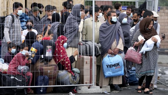 '유럽에 난민 보내지 마'...EU, 아프간 주변에 8200억 지원