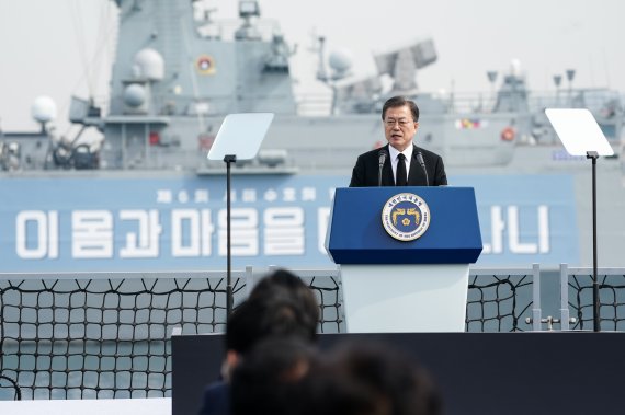 문재인 대통령이 지난 3월26일 경기도 평택 소재 해군 제2함대 사령부에서 열린 제6회 '서해 수호의날' 기념식에 참석, 기념사를 하고 있다. 2021.3.26/뉴스1 © News1 유승관 기자