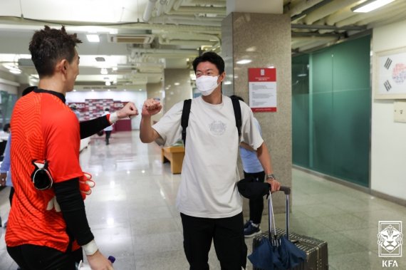 [서울=뉴시스] 고승민 기자 = 축구 A대표팀 황의조가 31일 경기 파주 NFC에서 열린 2022 카타르 월드컵 아시아지역 최종예선 대비 소집 훈련에 참석하고 있다. (사진=KFA 제공) 2021.08.31. photo@newsis.com *재판매 및 DB 금지