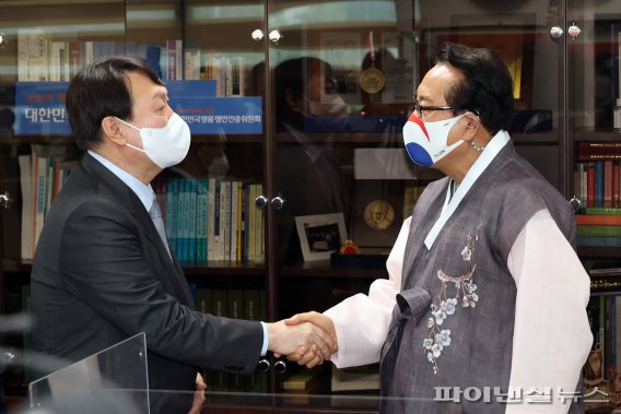 윤석열 "노인자살율 1위, 은퇴 후 불행한 나라..노인 정책낼것"