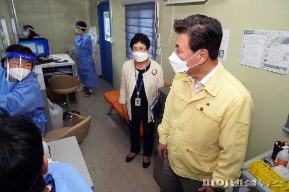 [fn포토] 구만섭 제주지사 권한대행, 코로나19 방역현장 점검