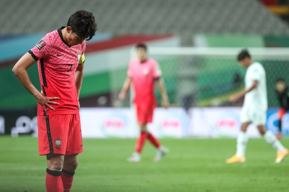 2일 오후 서울 마포구 상암동 서울월드컵경기장에 열린 2022 국제축구연맹(FIFA) 카타르 월드컵 아시아지역 최종예선 A조 대한민국과 이라크의 경기 후반전, 경기가 답답하게 흐르자 대한민국 손흥민이 아쉬워하고 있다. 2021.9.2/뉴스1 © News1 성동훈 기자