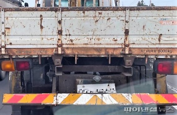 화물차량 안전바(상향장착) 번호판 가림