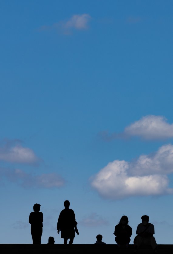절기상 백로를 나흘 앞둔 3일 오후 서울 용산구 국립중앙박물관에서 바라본 하늘이 푸르게 보이고 있다. 2021.9.3/뉴스1 © News1 이재명 기자