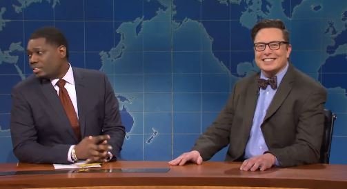 일론 머스크가 SNL에 출연해 풍자 뉴스 코너를 공동 진행하고 있다. - SNL 화면 갈무리 © 뉴스1