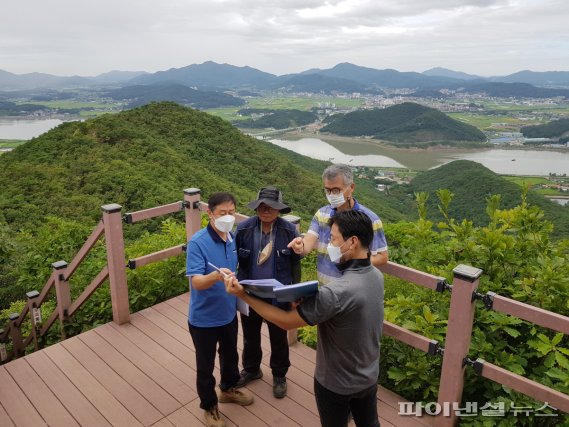 김포시 문수산 등산로 현장점검. 사진제공=김포시