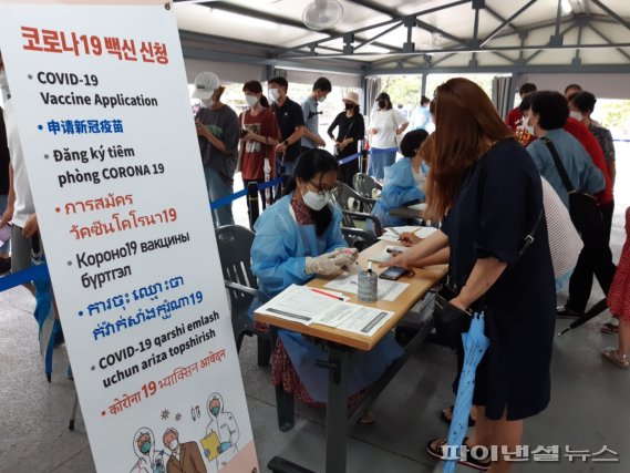 시흥시 미등록 외국인 대상 코로나19 원스톱 예방접종 현장. 사진제공=시흥시