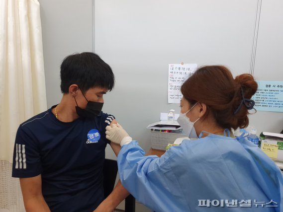 시흥시 외국인 대상 코로나19 예방접종 현장. 사진제공=시흥시