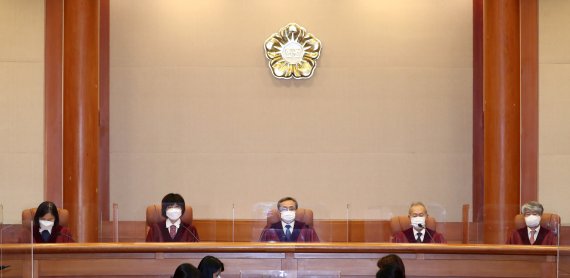 헌재 "중개사 지시 있었다면 보조원 현장안내, 법 위반 아냐"