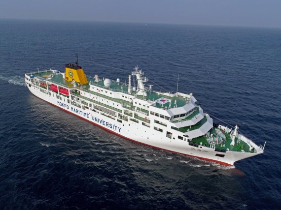 삼성중공업 선박과 충돌회피 실증을 진행한 목포해양대의 9200톤급 대형 실습선 '세계로호'(삼성중공업 제공).뉴스1