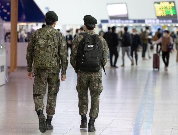 軍, 장병 휴가 6일부터 정상 시행.. '돌파감염 대비, 휴가 복귀 후 2회 검사'