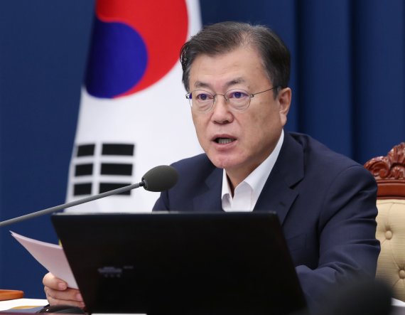 문 대통령 "국민지원금 신속 지급 최선…경제 활성화 기여하길"