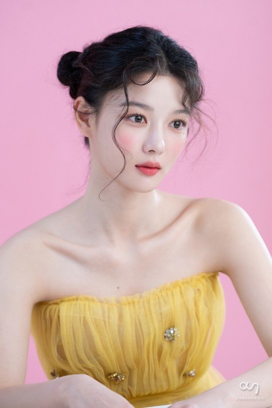 [서울=뉴시스] 김유정 2021.09.06(사진=얼루어 코리아) photo@newsis.com*재판매 및 DB 금지 *재판매 및 DB 금지