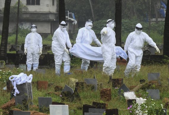 "48시간내 혼수상태 빠지는 니파바이러스"...印사망자와 접촉한 8명 '비상'
