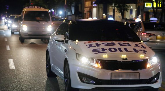 "왜 자영업자만 때려잡나"..위기의 자영업자들 대규모 차량시위