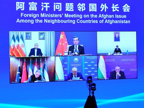 8일 아프간 6개국(중국·파키스탄·이란·타지키스탄·우즈베키스탄·투르크메니스탄) 외교장관이 화상으로 회의를 열고 있다. 중국 외교부 홈페이지.