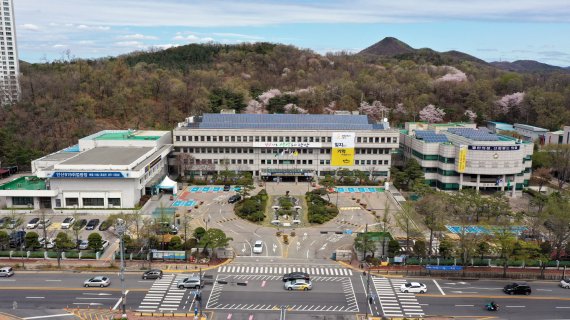 [안산=뉴시스]천의현 기자=안산시청 전경.2021.04.16.mypdya@newsis.com.