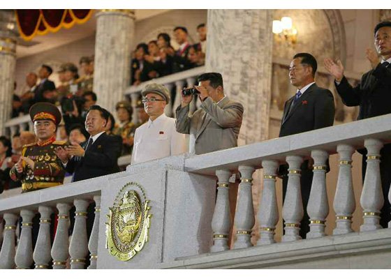 [서울=뉴시스]북한 조선노동당 기관지 노동신문은 9일 정권수립일 73돌 경축 민간 및 안전무력 열병식이 수도 평양 김일성광장에서 열렸다고 보도했다. (사진=노동신문 갈무리)