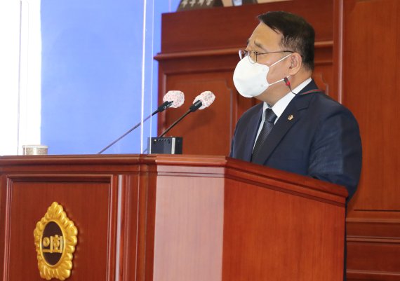 9일 오전 대전시의회 본회의장에서 열린 제261회 임시회 제2차 본회의에서 더불어민주당 민태권 의원(유성1)이 질의하고 있다. 2021.9.9/뉴스1 © News1 김기태 기자