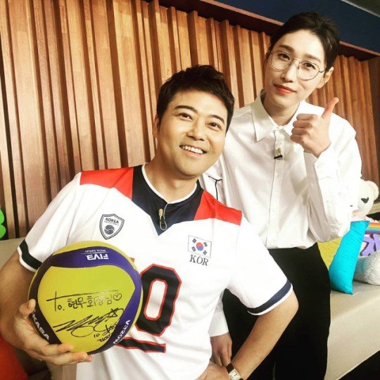 [서울=뉴시스] 방송인 전현무와 배구 선수 김연경. (사진=전현무 인스타그램 제공).2021.09.09.photo@newsis.com