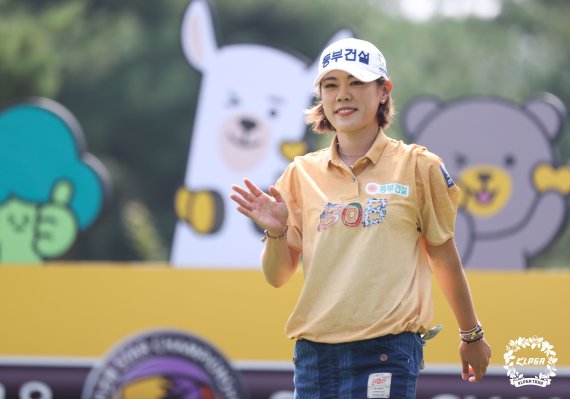 '고교생 프로' 이예원, KB금융 스타챔피언십 2R 깜짝 공동 선두