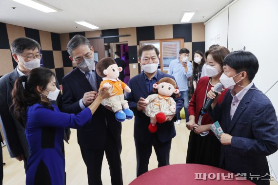 광명시-KT 11일 광명종합사회복지관에서 스마트복지 디지털 기기 시연행사 진행. 사진제공=광명시