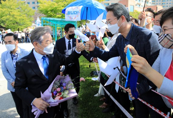 이재명 1차 슈퍼위크서 과반(51.41%) 압승..'호남대첩' 혈투 예고
