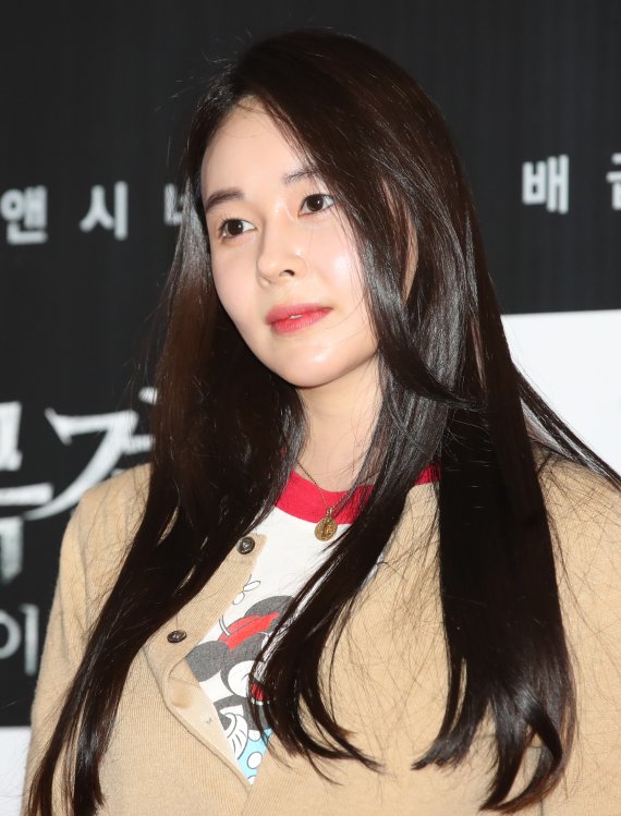 허이재, 폭로 유부남 배우 정체 추측 난무 속 A연기자 팬들