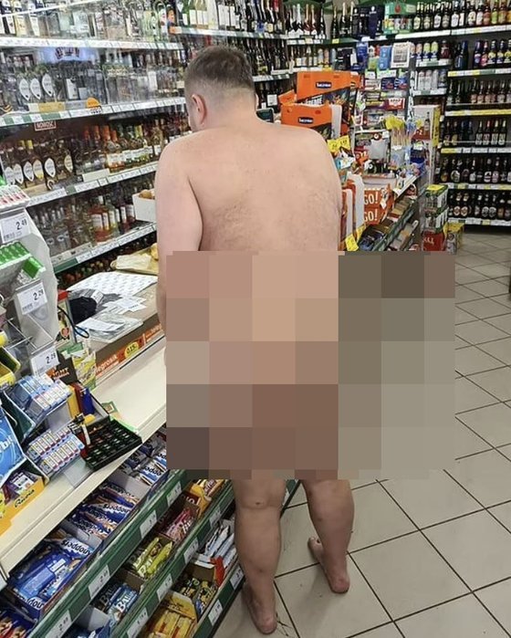폴란드 수퍼마켓서 '나체 쇼핑'한 만취男, 놀라운 직업