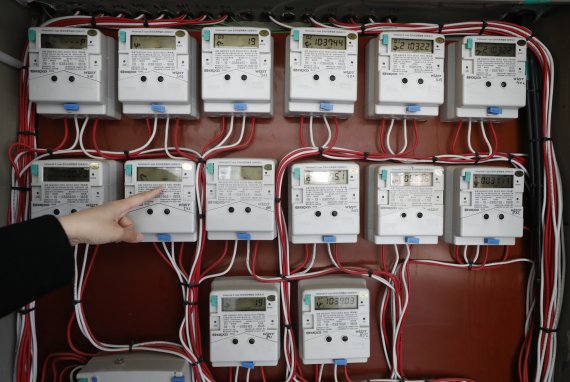[서울=뉴시스]고승민 기자 = 서울의 한 다세대주택 전력량계 모습. 2021.03.22. kkssmm99@newsis.com