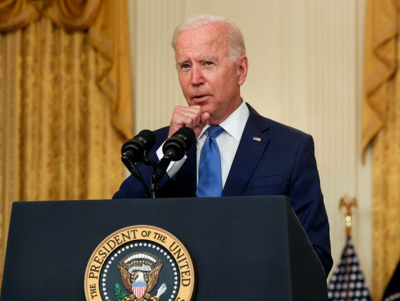 조 바이든 미국 대통령이 16일(현지시간) 미 워싱턴 백악관 이스트룸에서 경제 관련 담화를 발표하고 있다.로이터뉴스1