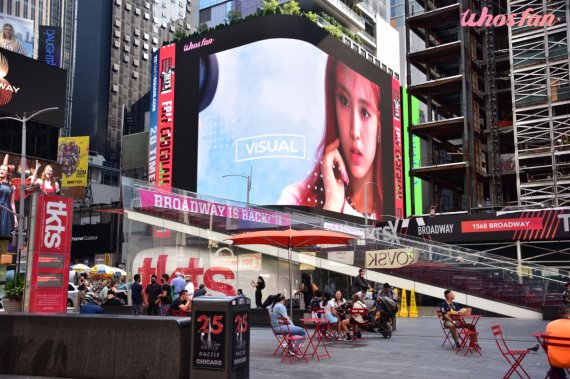라잇썸 초원, '뉴욕 타임스퀘어' 생일 광고 전광판 장식
