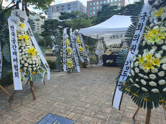 18일 오후 서울 여의도 국회 앞에 마련된 숨진 자영업자들을 위한 합동분향소 모습. © 뉴스1 강수련 기자
