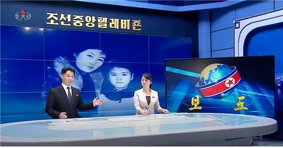 북한 조선중앙TV는 그동안 선보이지 않았던 새로운 양식의 방송을 최근 진행해 눈길을 끌고 있다. 아나운서가 미담 소개를 위해 스튜디오에 직접 출연한 기자를 소개하고 있다. 조선중앙TV/뉴스1
