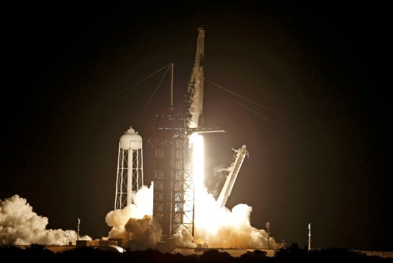 스페이스X의 팰컨9 로켓이 9월 15일(현지시간) 미국 플로리다주 케이프캐너배럴 케네디우주센터에서 발사되고 있다. 스페이스X 기업가치는 120조원에 이르렀다. 로이터뉴스1