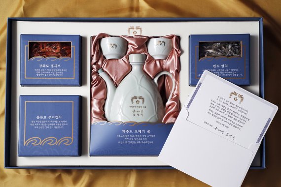 2018년 추석 선물세트 (청와대 제공) 2018.9.7/뉴스1