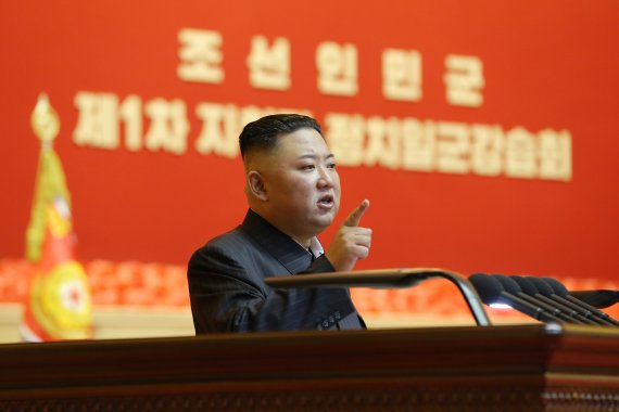 (평양 노동신문=뉴스1) = 김정은 북한 조선노동당 총비서가 지난 7월24~27일 평양 4·25문화회관에서 제1차 조선인민군 지휘관·정치일꾼 강습회를 주재했다. [국내에서만 사용가능. 재배포 금지. DB 금지. For Use Only in the Republic of Korea. Redistribution Prohibited] rodongphoto@news1.kr