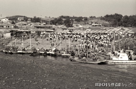 1987년 사리포구 물량장 풍경. 사진제공=안산문화재단